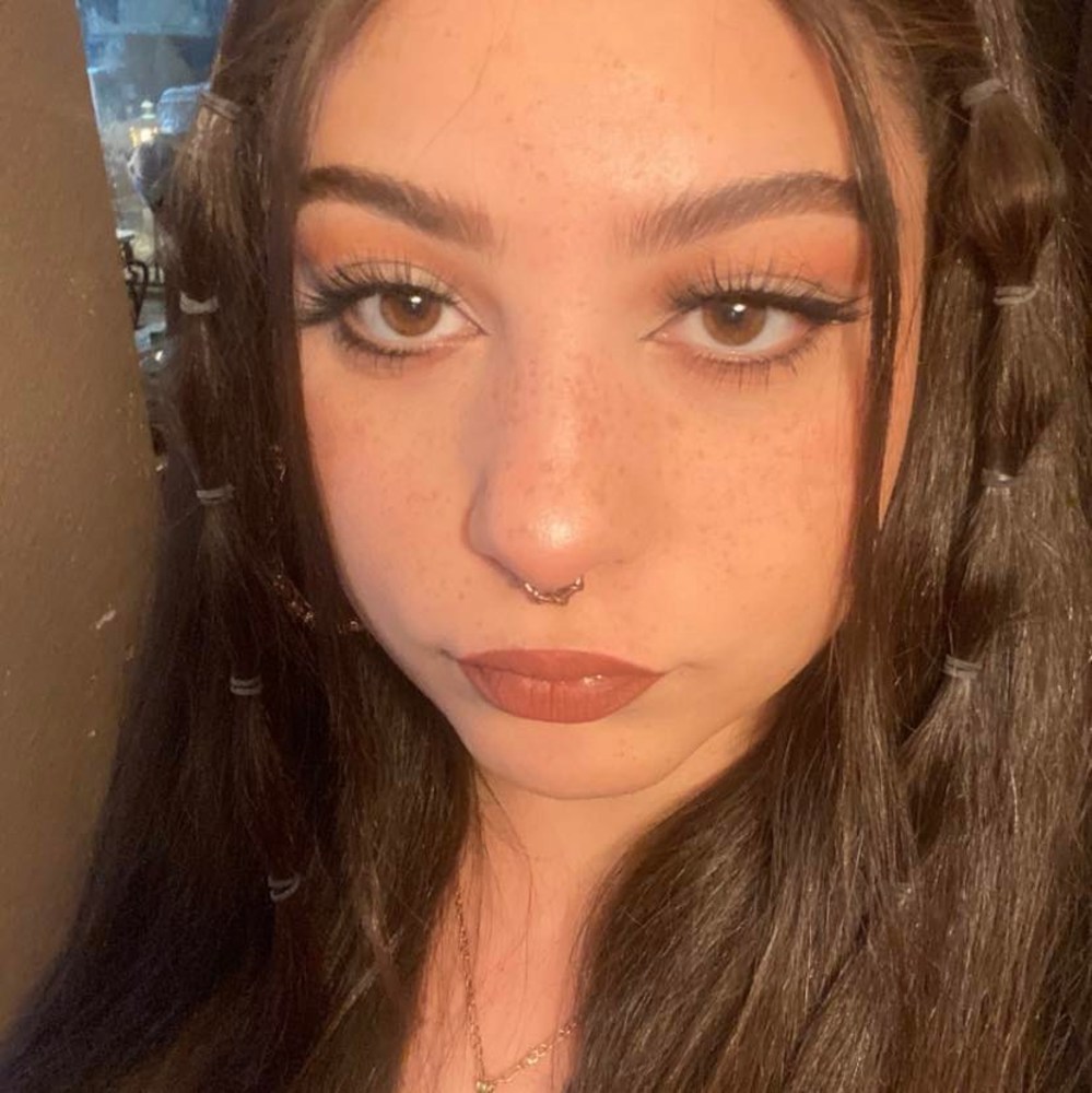 Meet your Posher, Briana